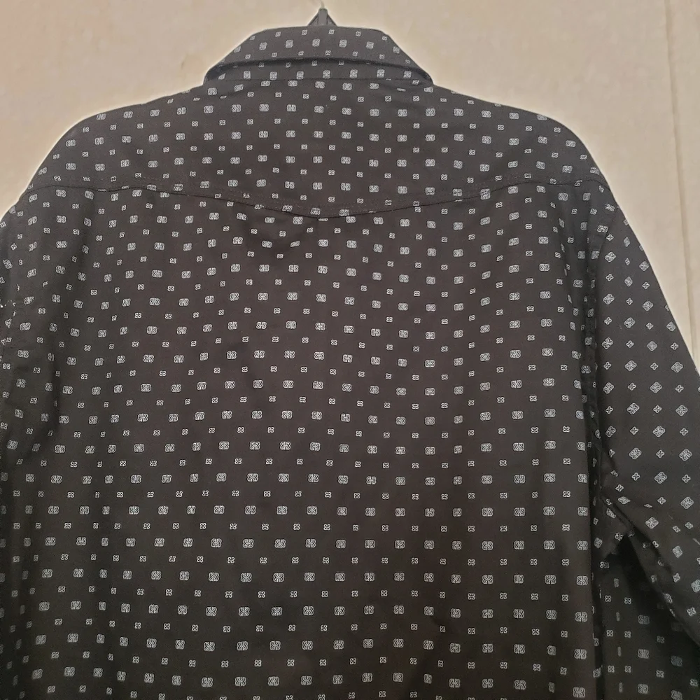 MONTERO..LONG SLEEVE BUTTON UP SHIRT...SIZE:L COLOR:BLACK-GRAY